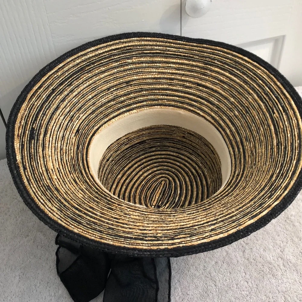 Straw and black striped hat pretty and clean - Picture 4 of 5